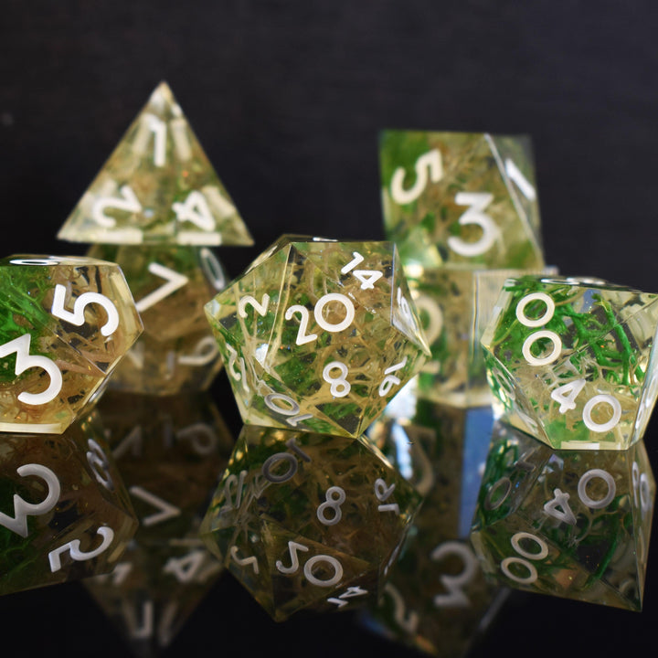 Thorn Whip Sharp-Edged Resin Dice Set